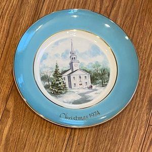 Vintage Avon Christmas plate 1974